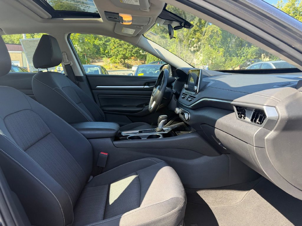 Used 2022 Nissan Altima 2.5 SV w/ SV Premium Package FWD image 18