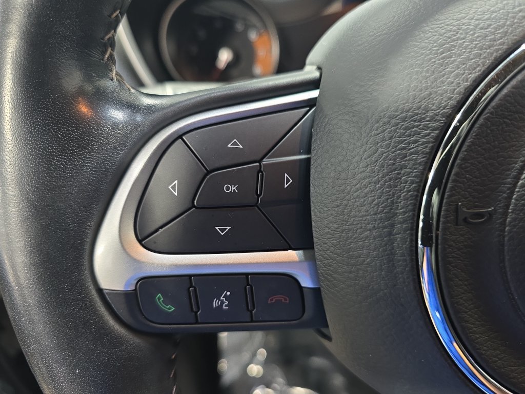 Used 2021 Jeep Compass Latitude w/ Sun and Sound Group AWD/4WD image 17