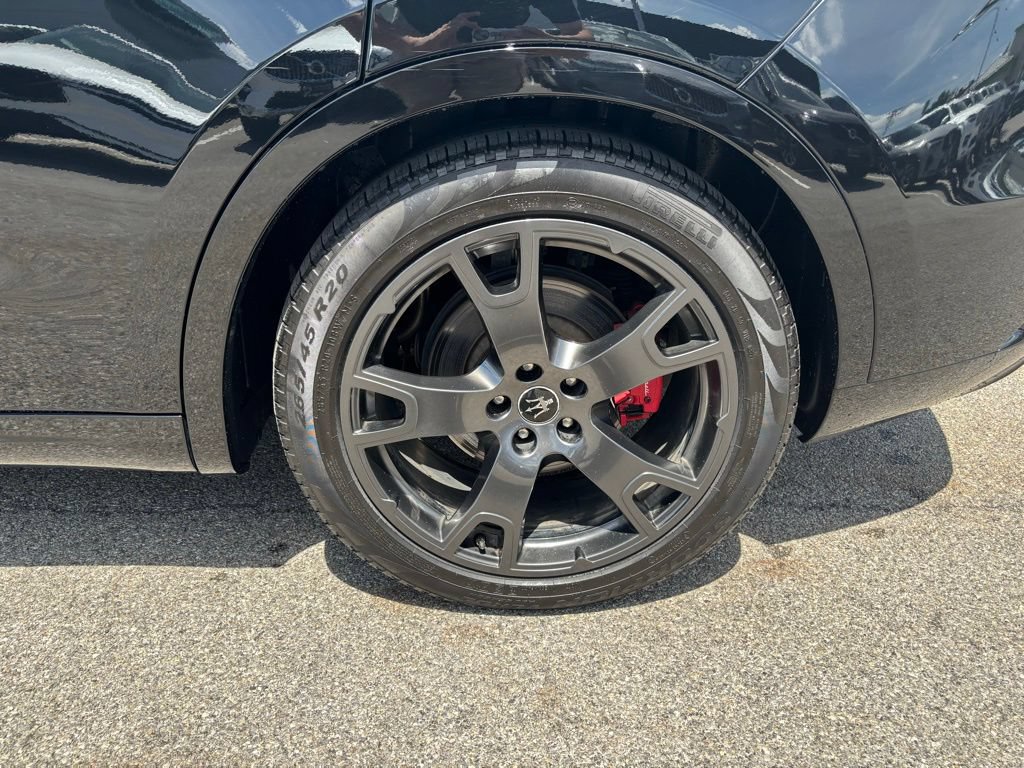 Used 2021 Maserati Levante AWD/4WD image 36