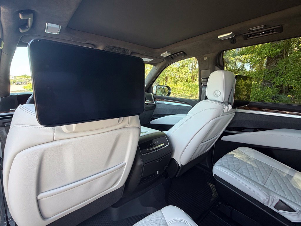 New 2026 Cadillac Escalade Platinum Sport w/ LPO, ONYX Package AWD/4WD image 23