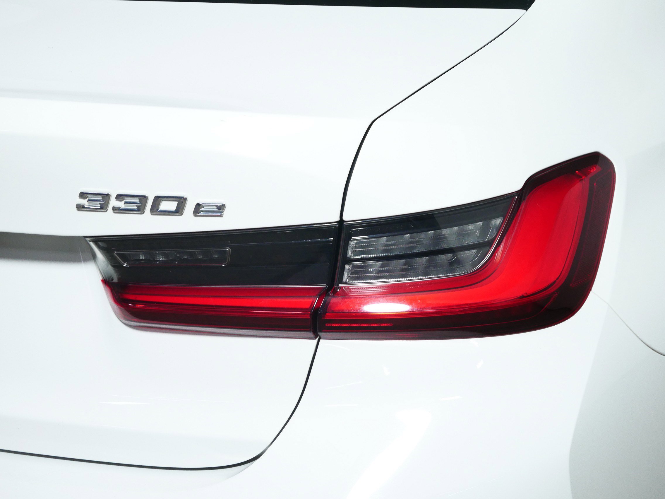 Used 2021 BMW 330e xDrive w/ Convenience Package image 17