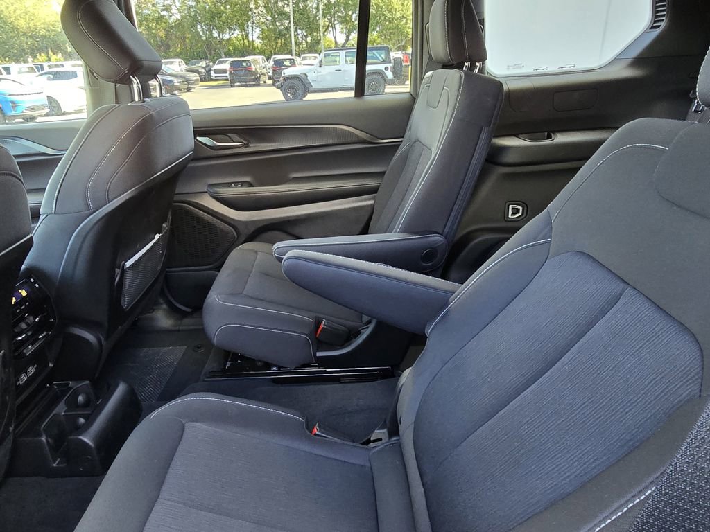 Used 2025 Jeep Grand Cherokee L Laredo w/ MOPAR Finishing Package image 8