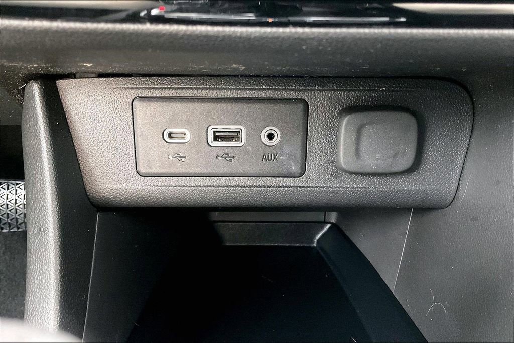 Used 2023 Buick Encore GX Preferred w/ Cold Weather Comfort Package FWD image 33