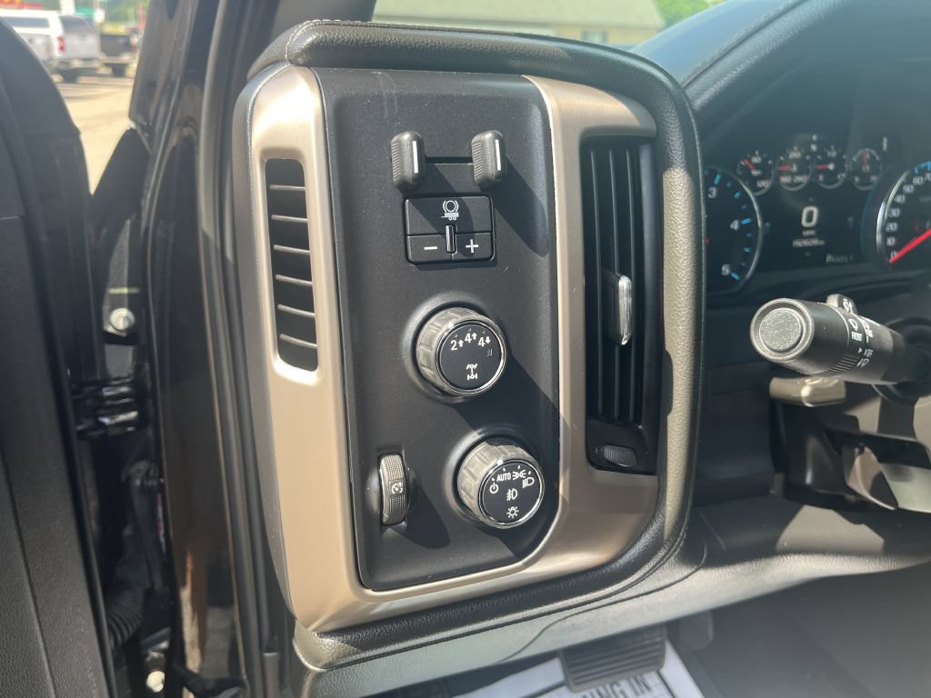 Used 2017 GMC Sierra 3500 Denali w/ Duramax Plus Package AWD/4WD image 22