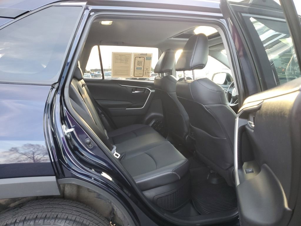 Used 2023 Toyota RAV4 XLE Premium image 39