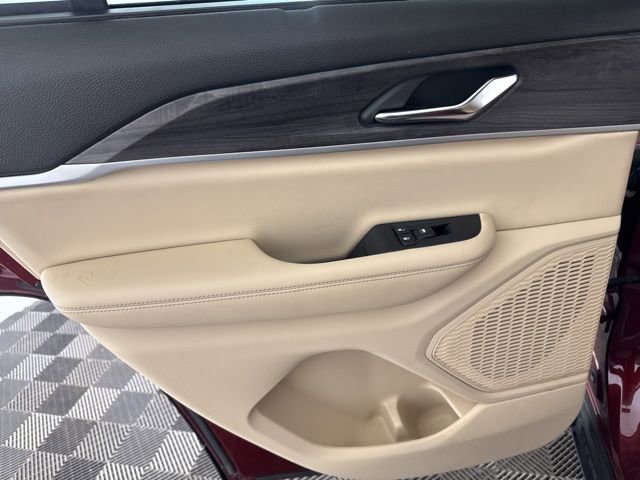 Used 2024 Jeep Grand Cherokee Limited w/ Luxury Tech Group II image 23