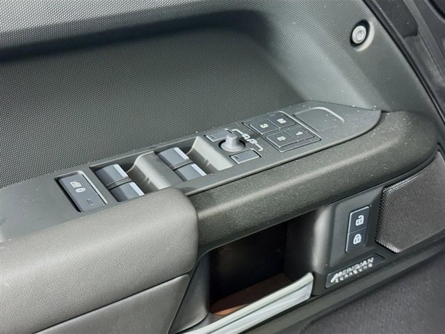 Used 2025 Land Rover Defender 110 X image 20