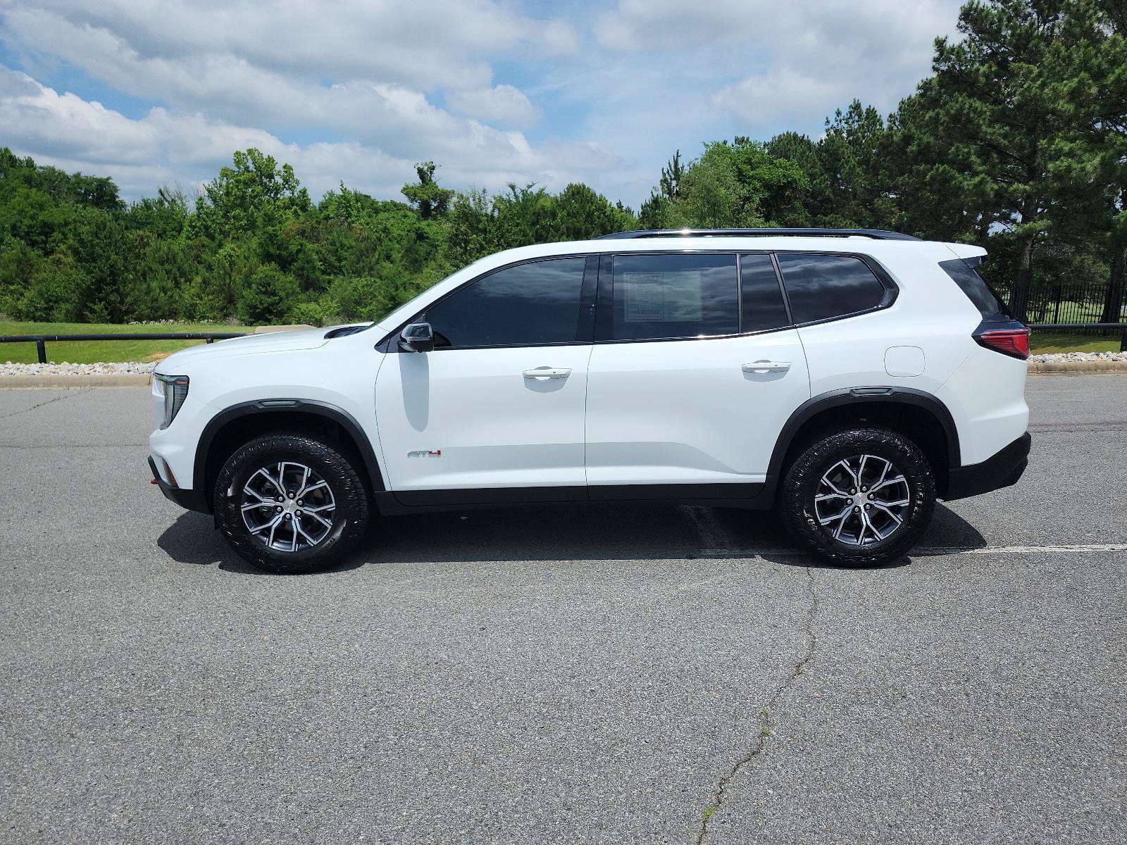 Certified 2026 GMC Acadia AT4 w/ Luxury Package AWD/4WD image 2
