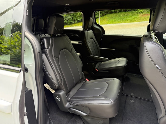 New 2026 Chrysler Pacifica Select image 24