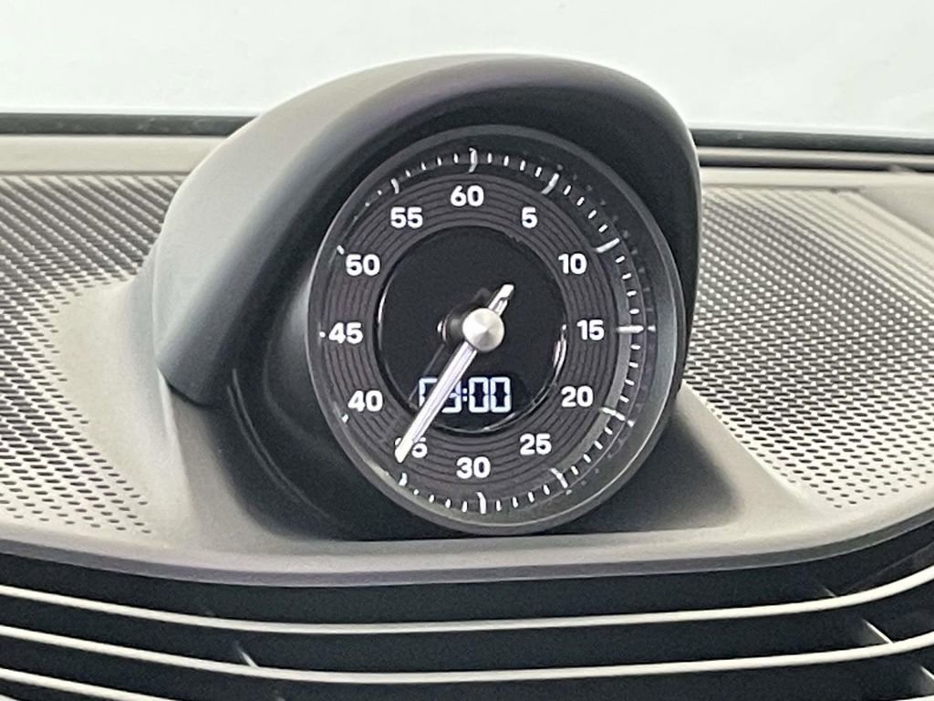 New 2026 Porsche Taycan 4S AWD/4WD image 29