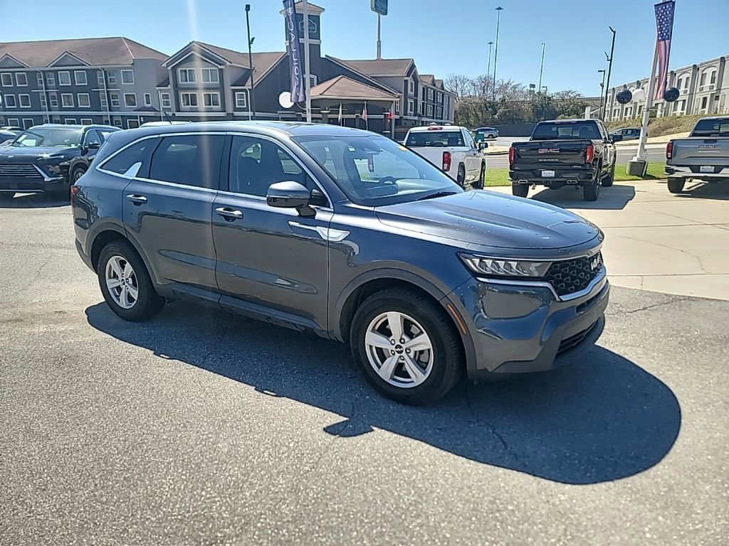 Used 2022 Kia Sorento LX image 1