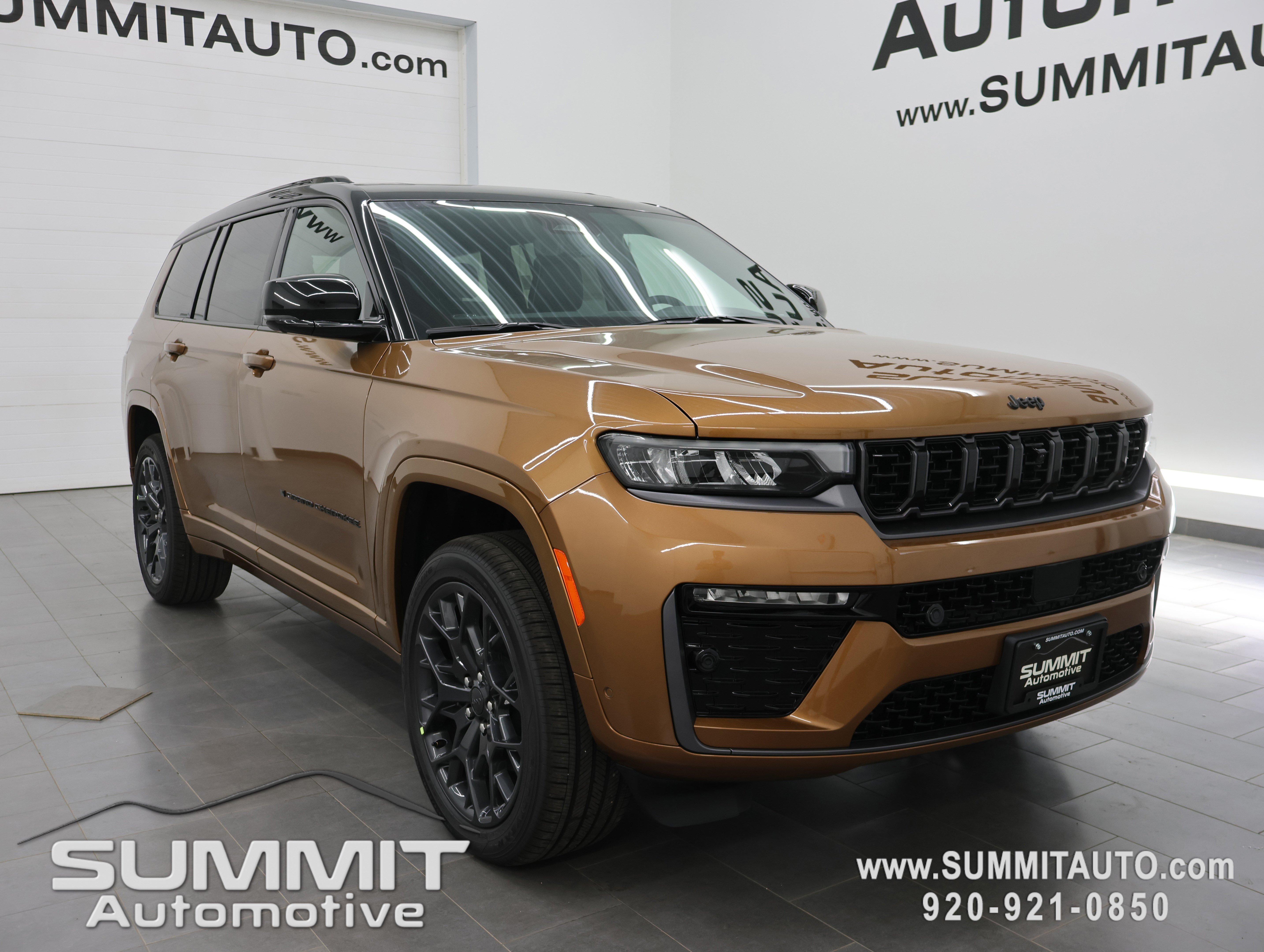 New 2026 Jeep Grand Cherokee L Summit w/ Obsidian Package AWD/4WD image 2