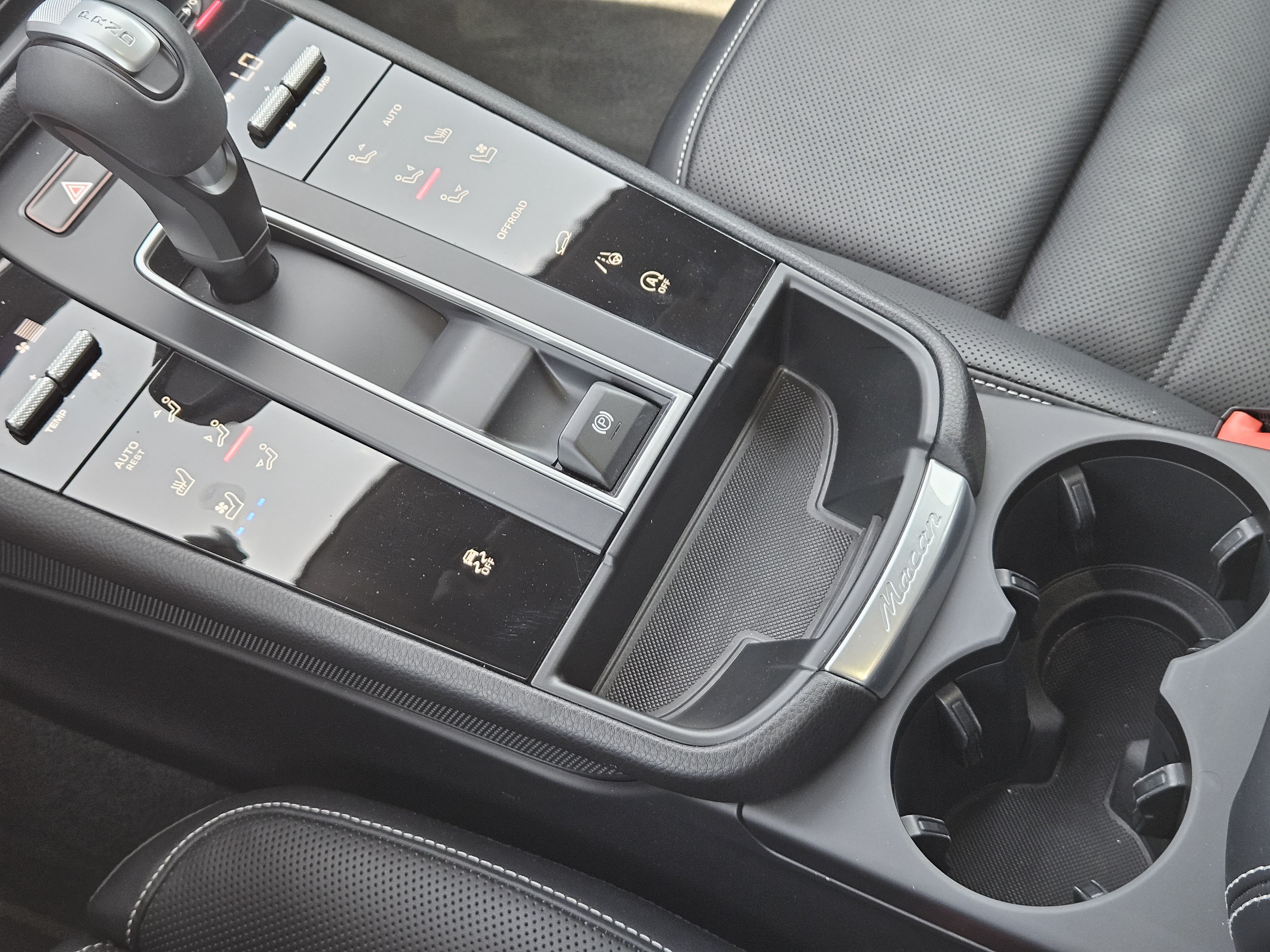 Certified 2025 Porsche Macan AWD/4WD image 20
