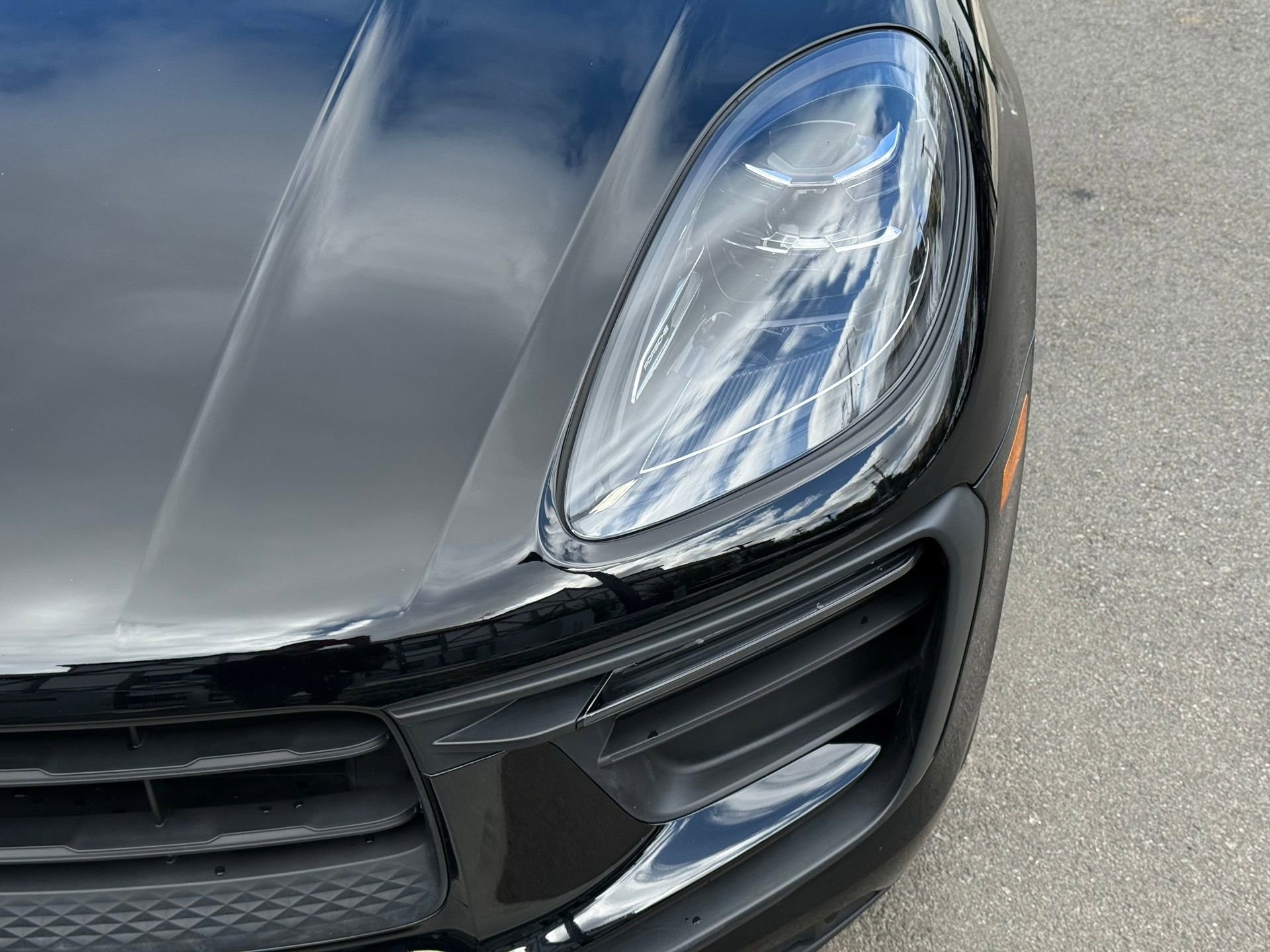 Certified 2024 Porsche Macan image 11