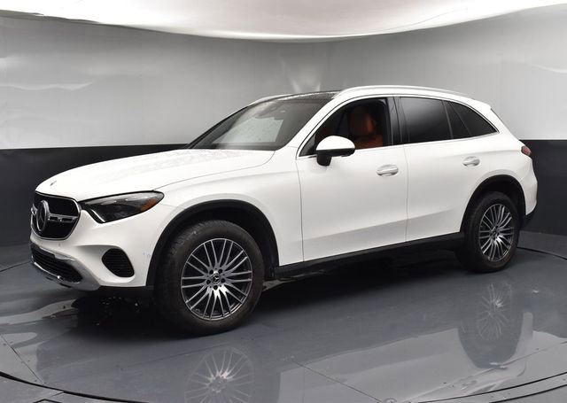 Used 2023 Mercedes-Benz GLC 300 4MATIC image 4