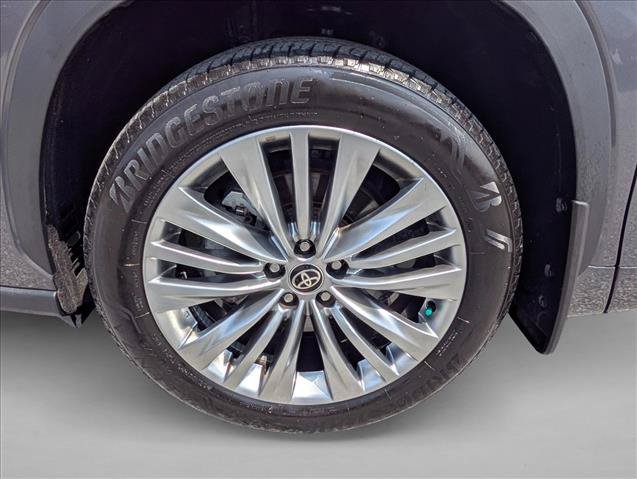 Used 2025 Toyota Highlander Platinum AWD/4WD image 26