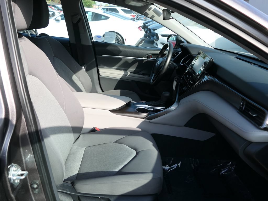 Used 2022 Toyota Camry LE w/ Carpet Mat Package (TMS) FWD image 29