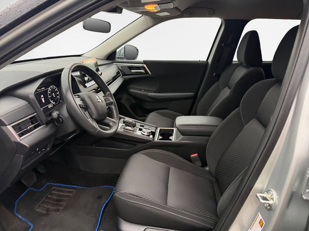 Used 2025 Mitsubishi Outlander ES AWD/4WD image 12