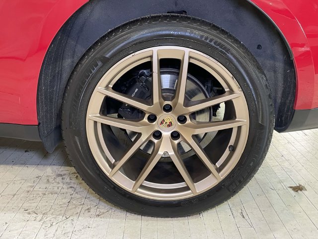 Certified 2022 Porsche Macan AWD/4WD image 13