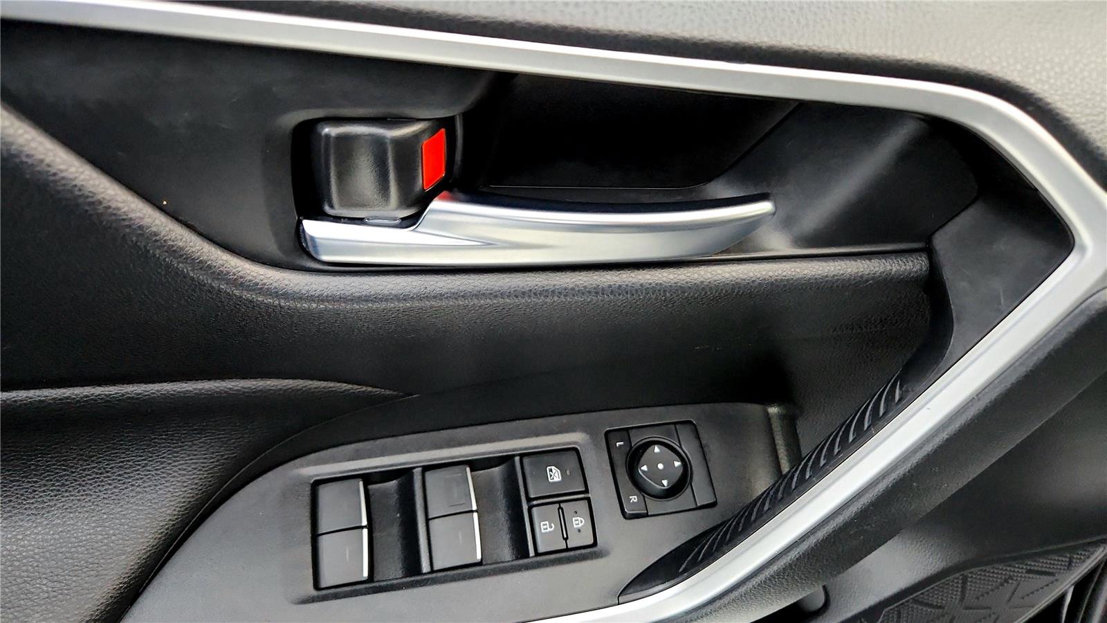 Certified 2022 Toyota RAV4 SE image 35