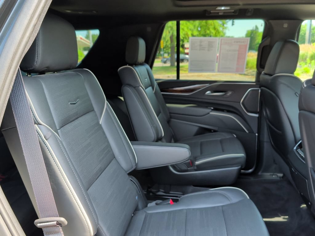 Used 2023 Cadillac Escalade Premium Luxury AWD/4WD image 35