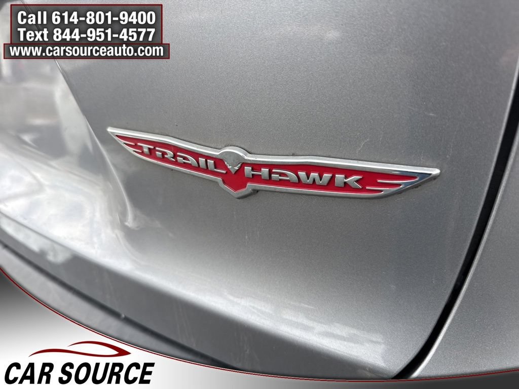Used 2019 Jeep Cherokee Trailhawk AWD/4WD image 7