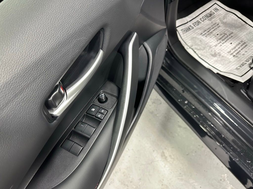 Used 2025 Toyota Corolla SE image 9