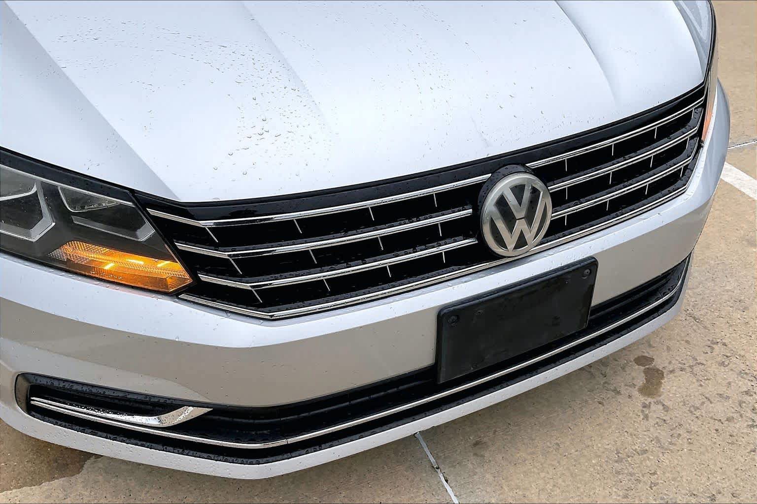 Used 2016 Volkswagen Passat 1.8T SE FWD image 30