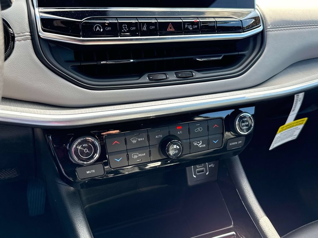New 2026 Jeep Compass Limited AWD/4WD image 19
