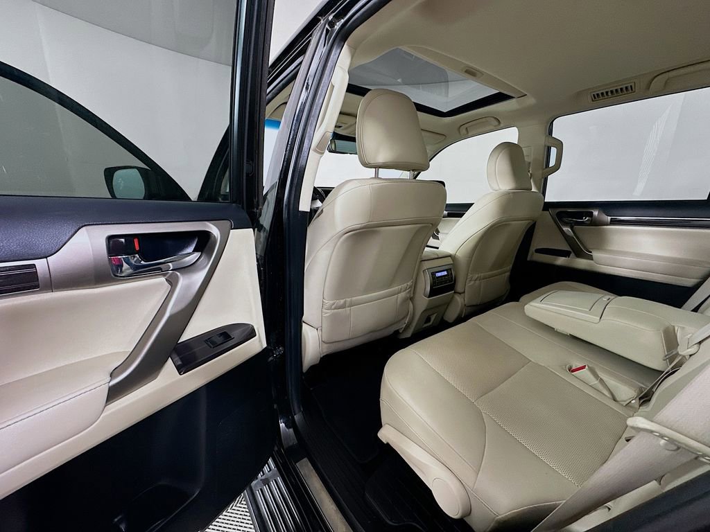 Used 2020 Lexus GX 460 Premium w/ Premium Package image 17