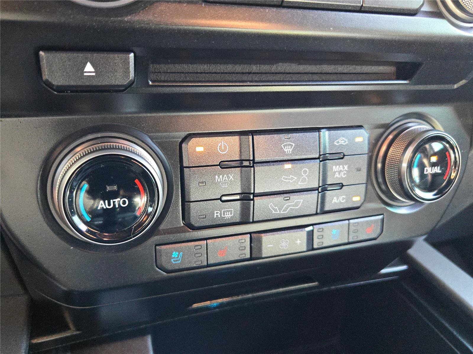 Used 2018 Ford F150 Raptor w/ Equipment Group 802A Luxury image 36