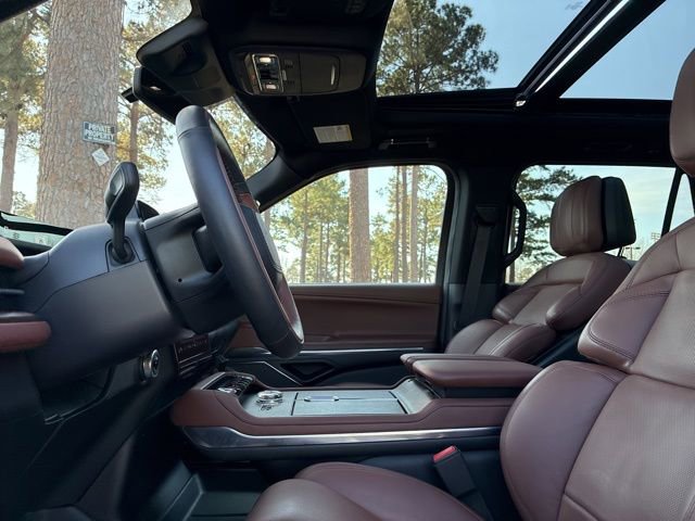 Certified 2025 Lincoln Navigator Reserve image 22