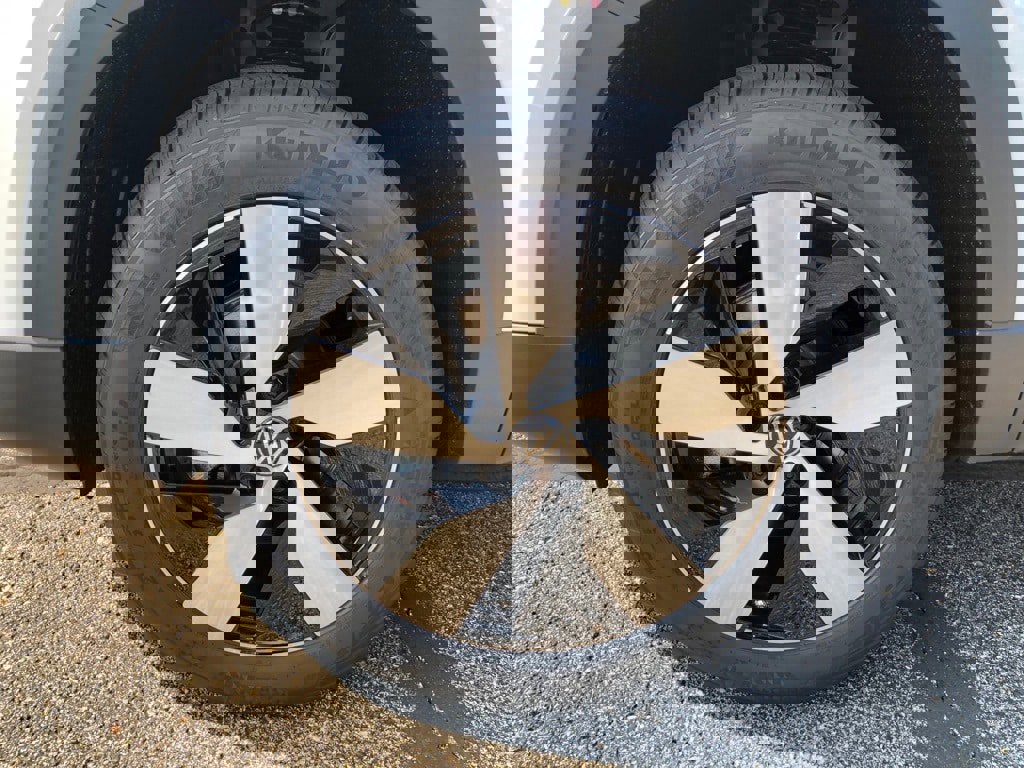 New 2025 Volkswagen Taos S image 9