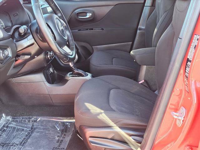 Used 2017 Jeep Renegade Latitude FWD image 15