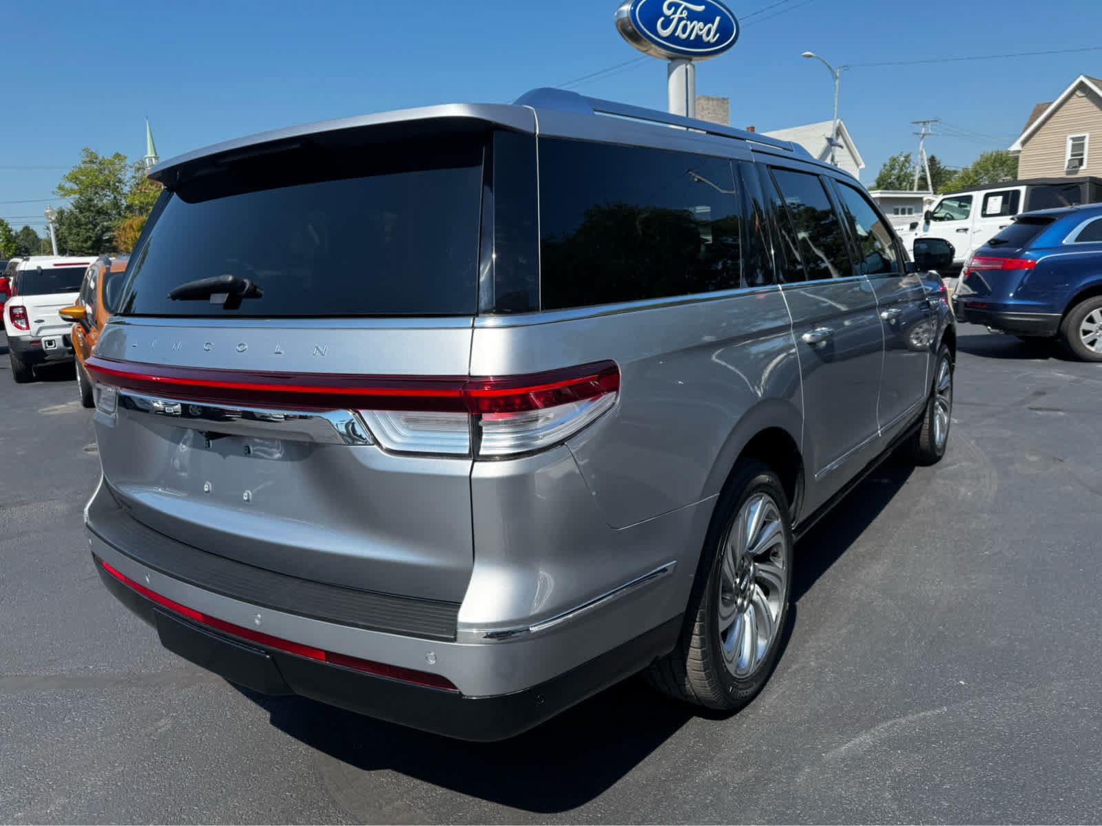 Used 2024 Lincoln Navigator L 4WD image 11
