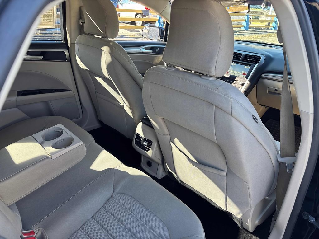 Used 2017 Ford Fusion SE w/ Fusion SE Technology Package image 42