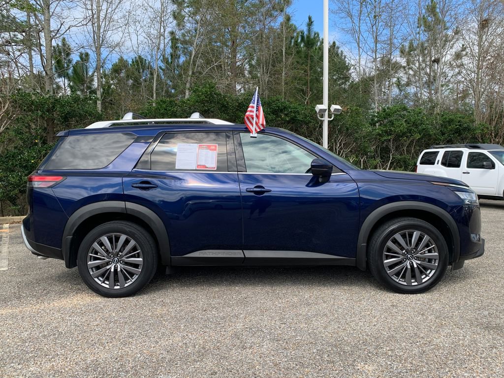 Used 2022 Nissan Pathfinder SL w/ SL Premium Package image 2