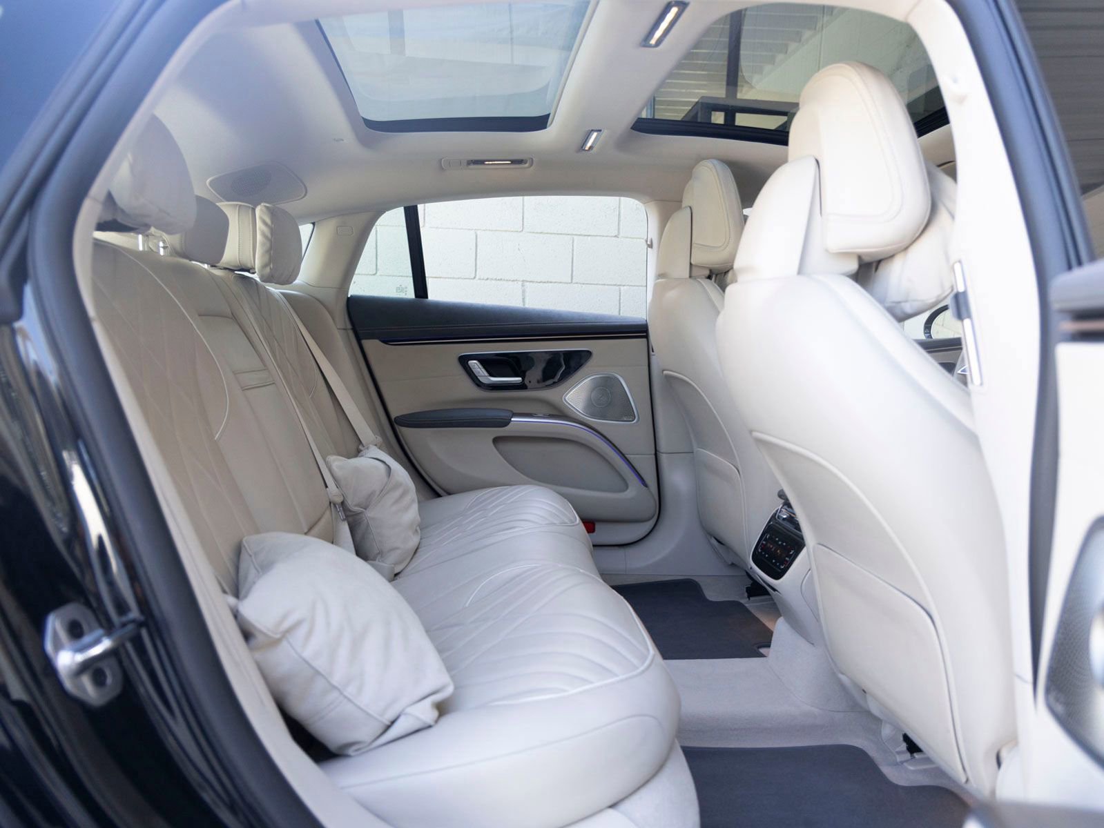 Used 2023 Mercedes-Benz EQS 580 4MATIC Sedan image 24