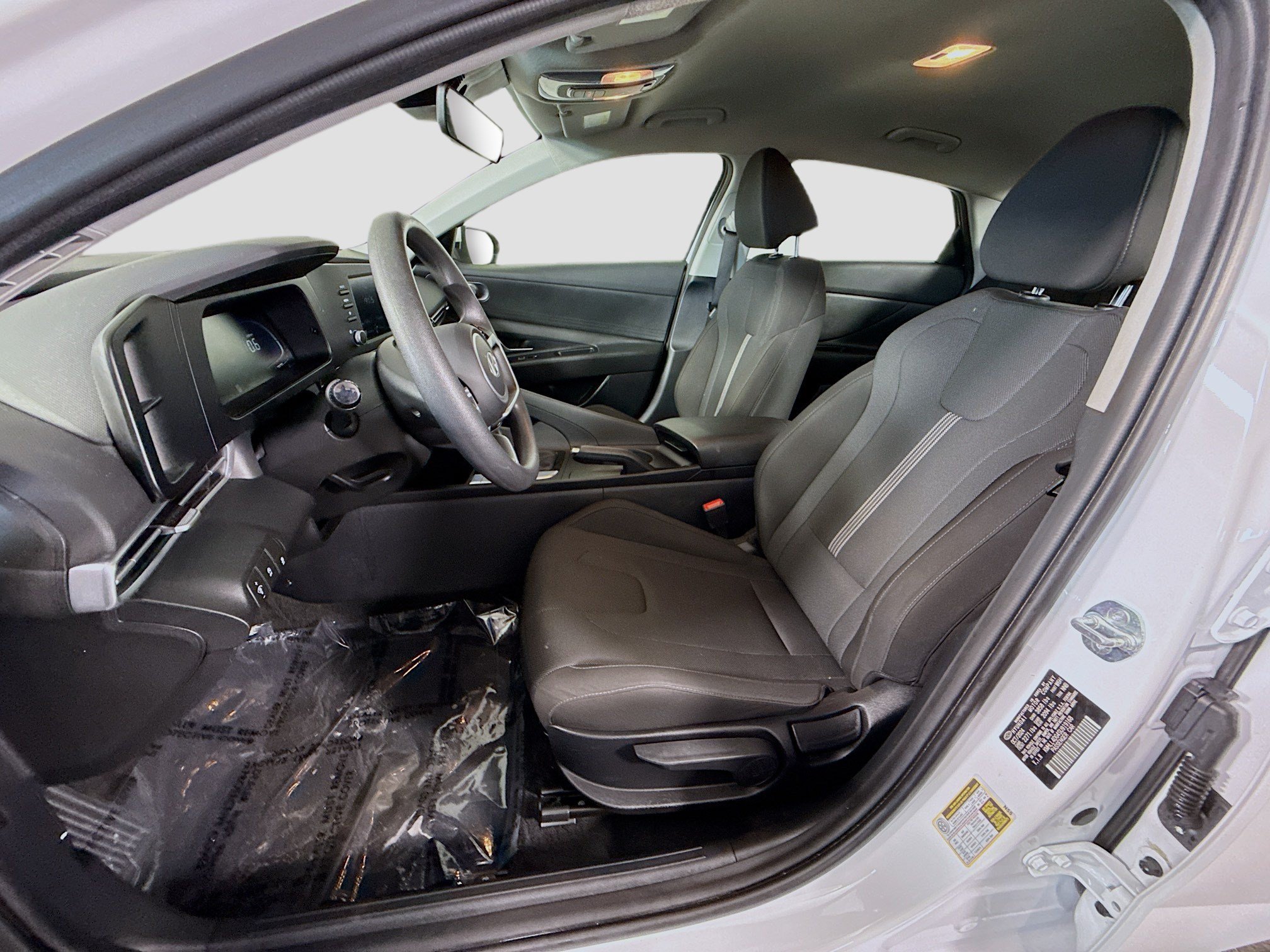 Used 2025 Hyundai Elantra SE FWD image 21