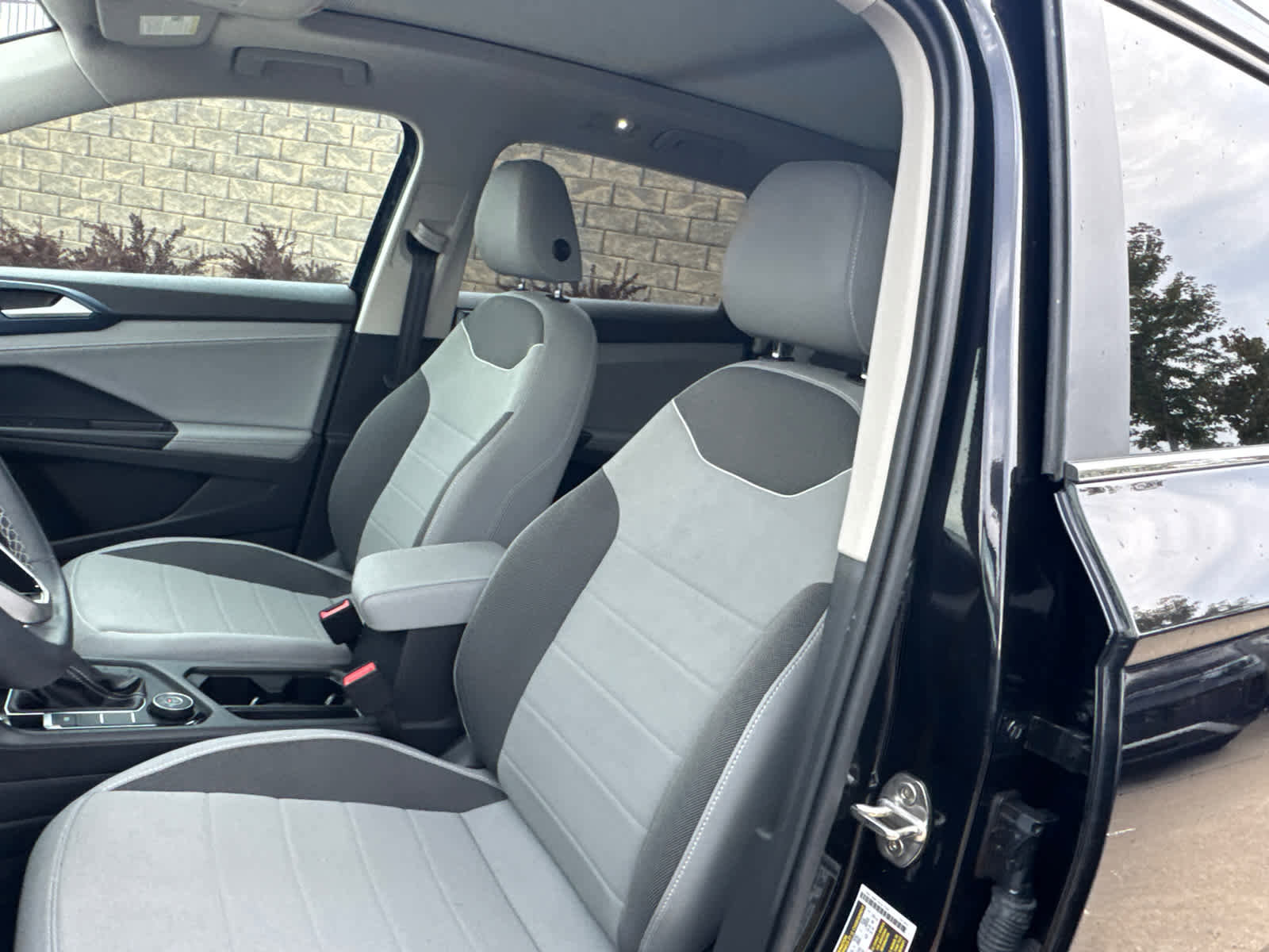 Certified 2024 Volkswagen Taos SE image 11