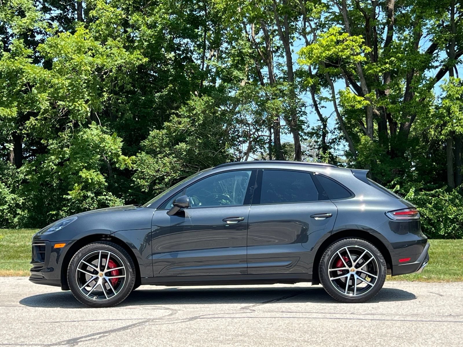 Certified 2025 Porsche Macan S AWD/4WD image 2