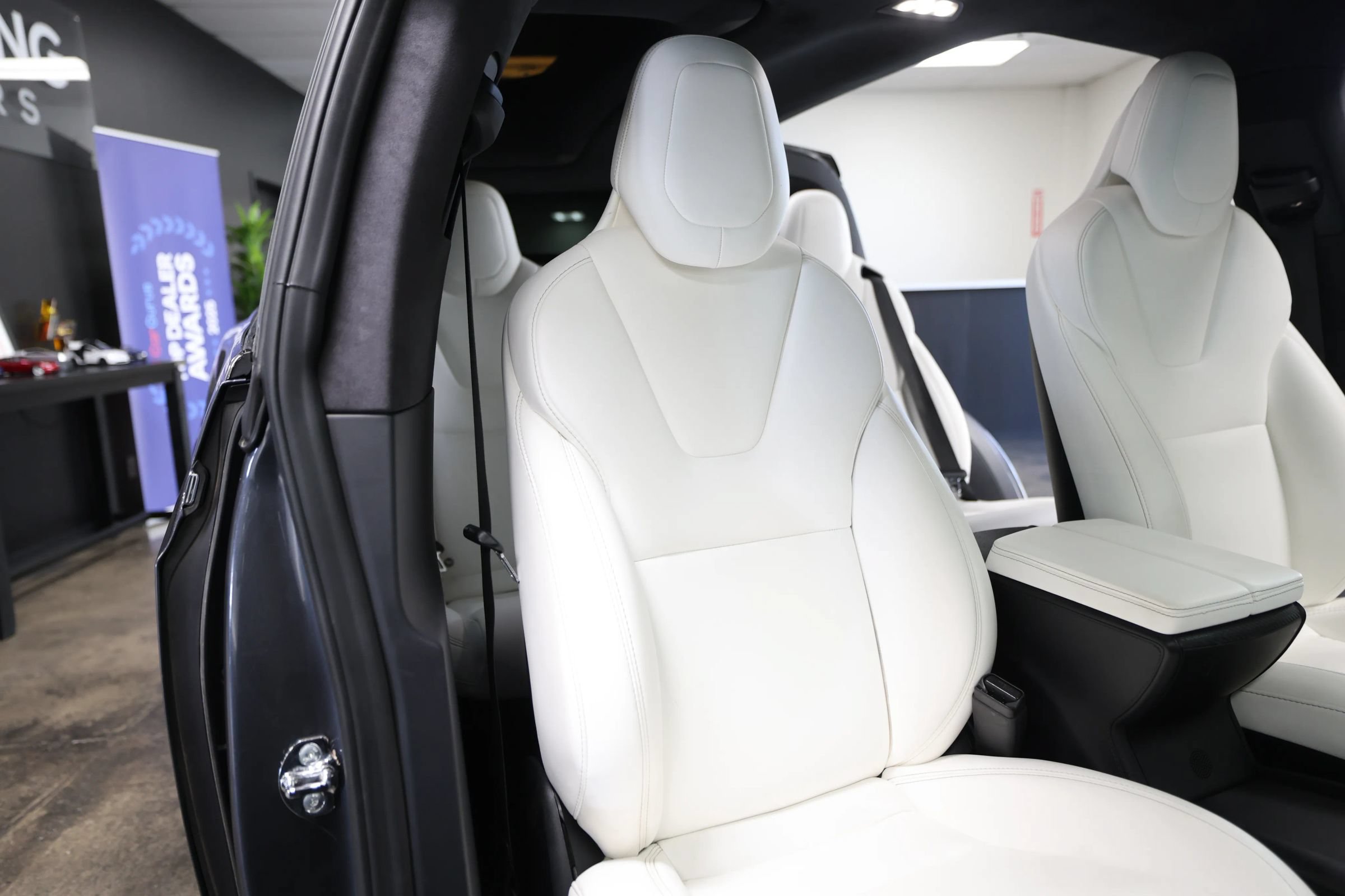 Used 2018 Tesla Model X 100D AWD/4WD image 31