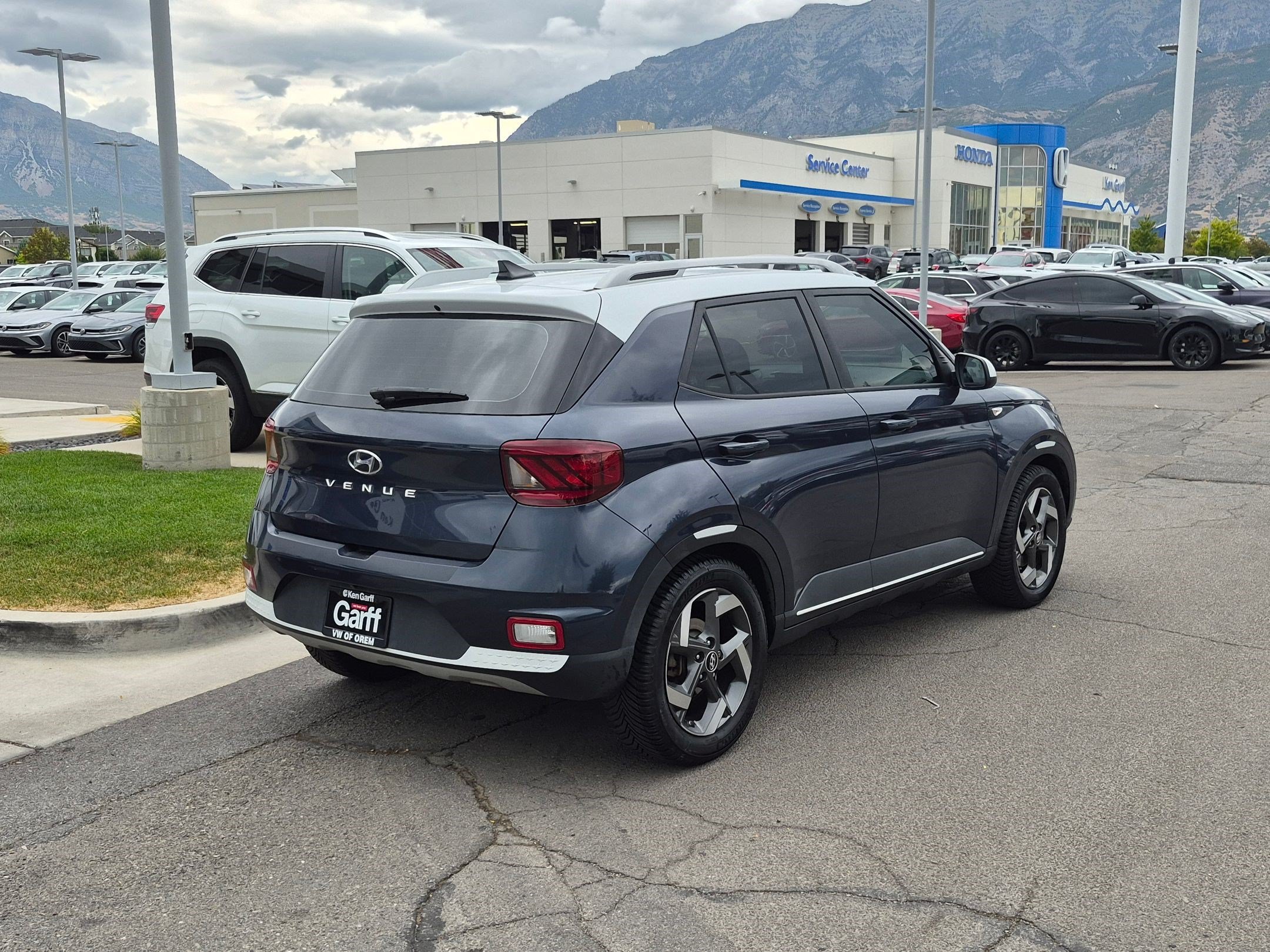 Used 2021 Hyundai Venue w/ Cargo Package FWD image 3