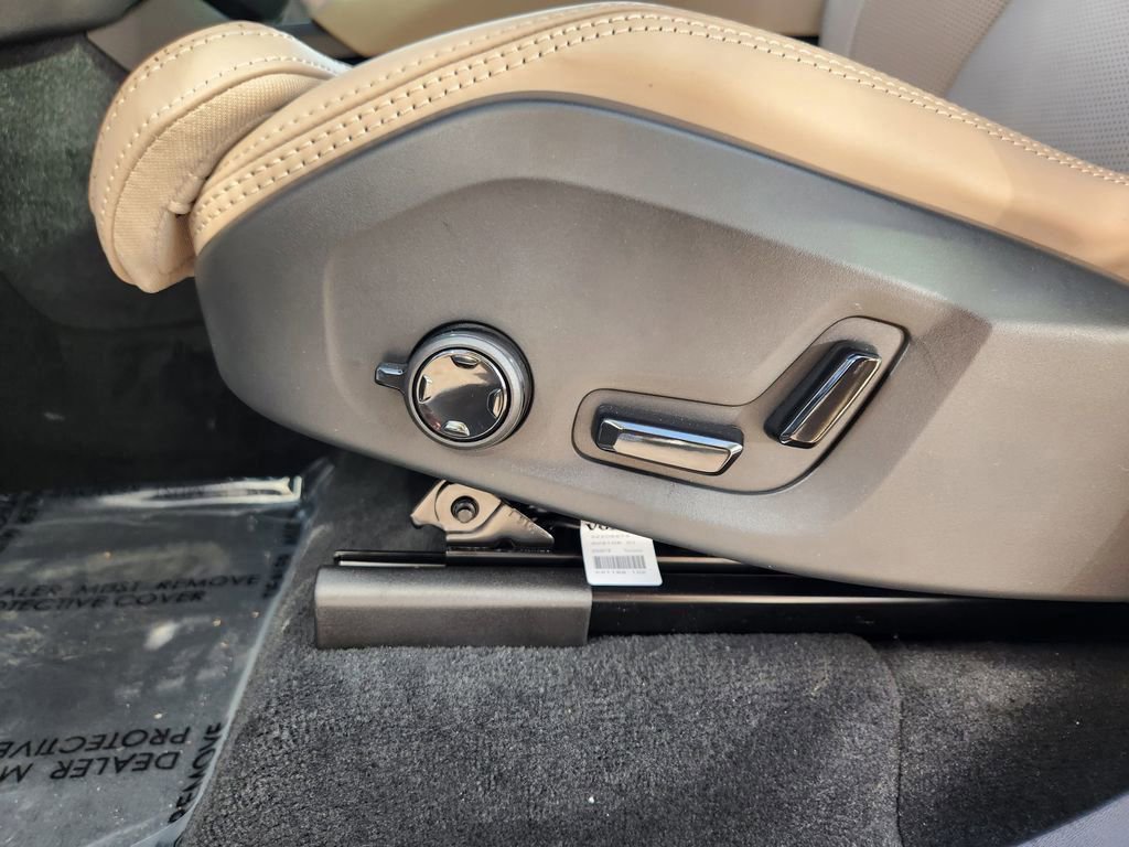 New 2026 Volvo XC90 B6 Ultra w/ Lounge Package image 9