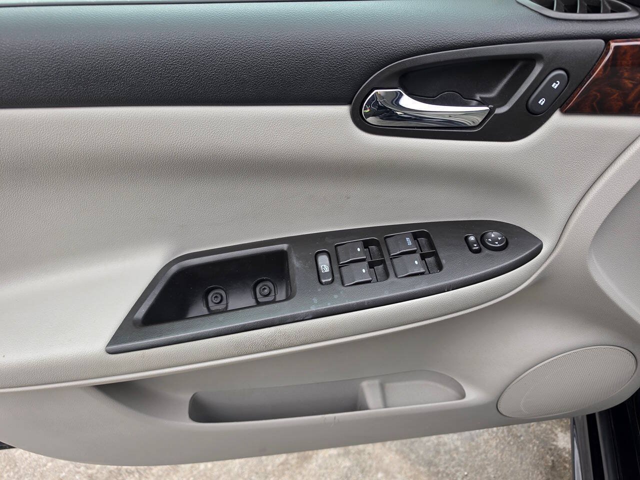 Used 2016 Chevrolet Impala LTZ FWD image 19