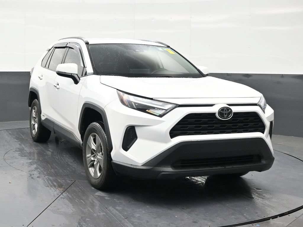 Used 2025 Toyota RAV4 XLE w/ Weather Package AWD/4WD image 7
