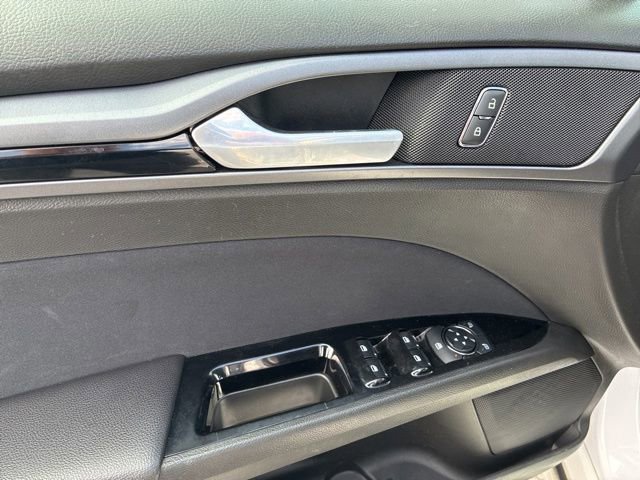 Used 2014 Ford Fusion SE FWD image 14