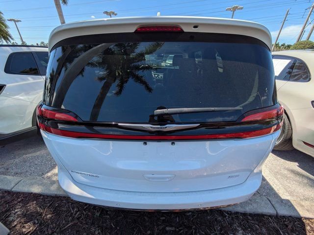 Used 2021 Chrysler Pacifica Touring-L image 4