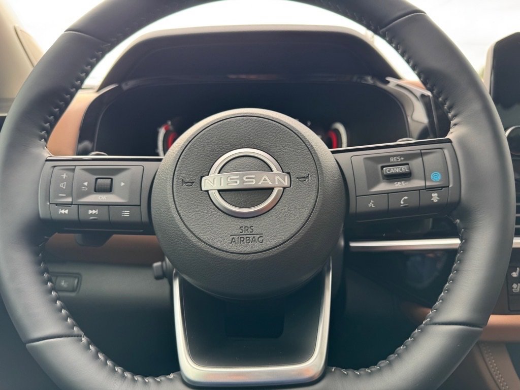 New 2025 Nissan Pathfinder Platinum image 17