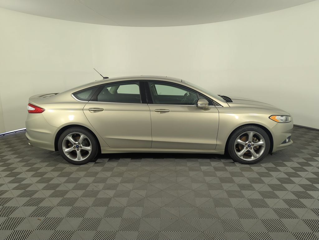 Used 2015 Ford Fusion SE w/ Equipment Group 201A FWD image 8